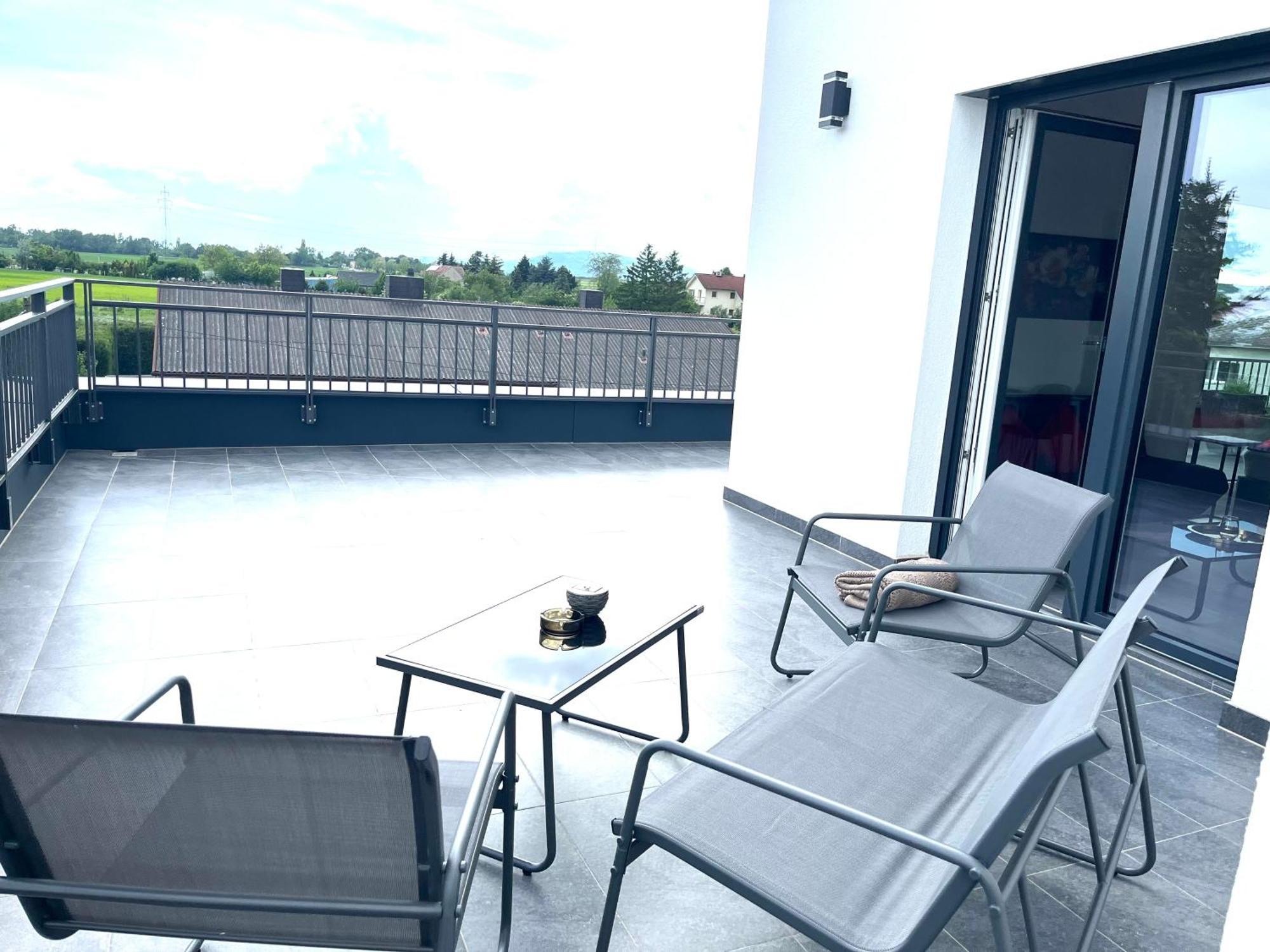 Weisses Haus Apartment Gerasdorf bei Wien Luaran gambar