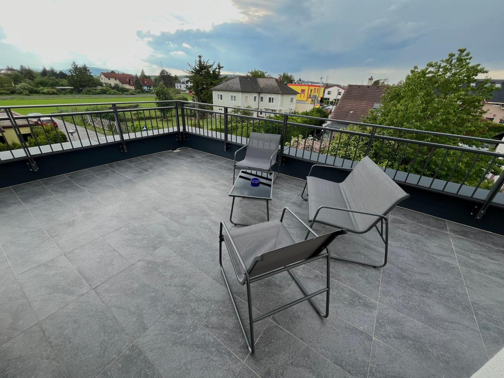 Weisses Haus Apartment Gerasdorf bei Wien Luaran gambar